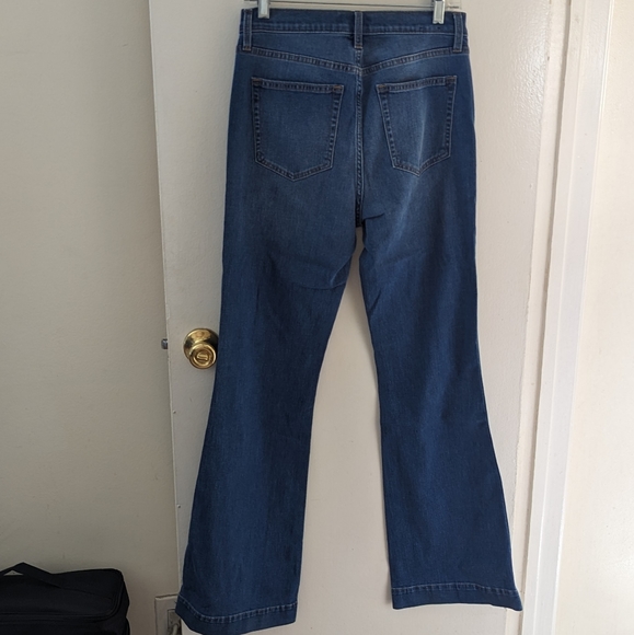 Gap Flared Medium Wash Jeans - Picture 5 of 7